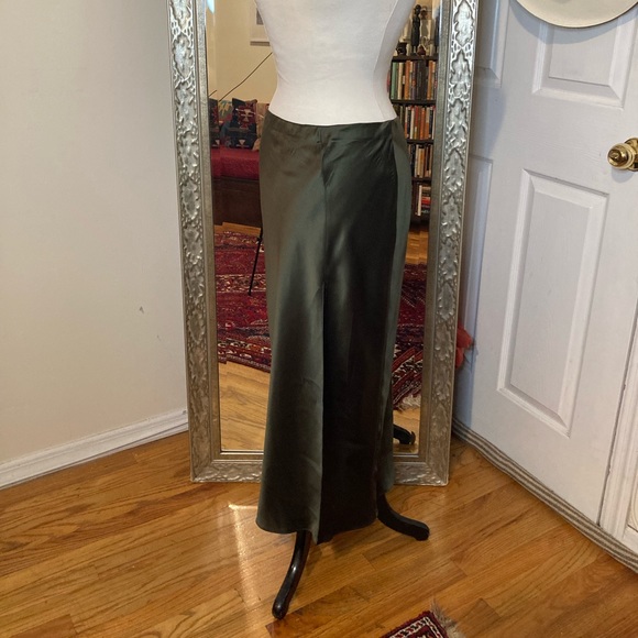 Amanda Uprichard 💯 silk army green high waist midi skirt. Size L. New with tags - Picture 3 of 5